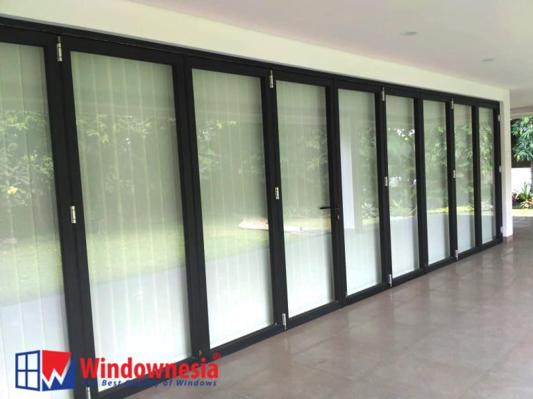 Folding door