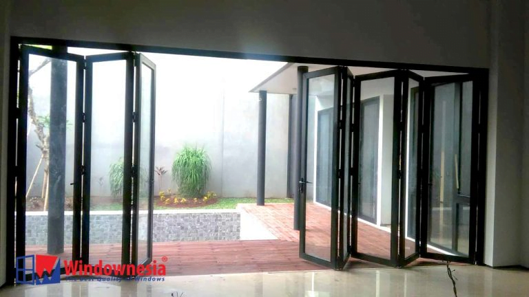 Folding door